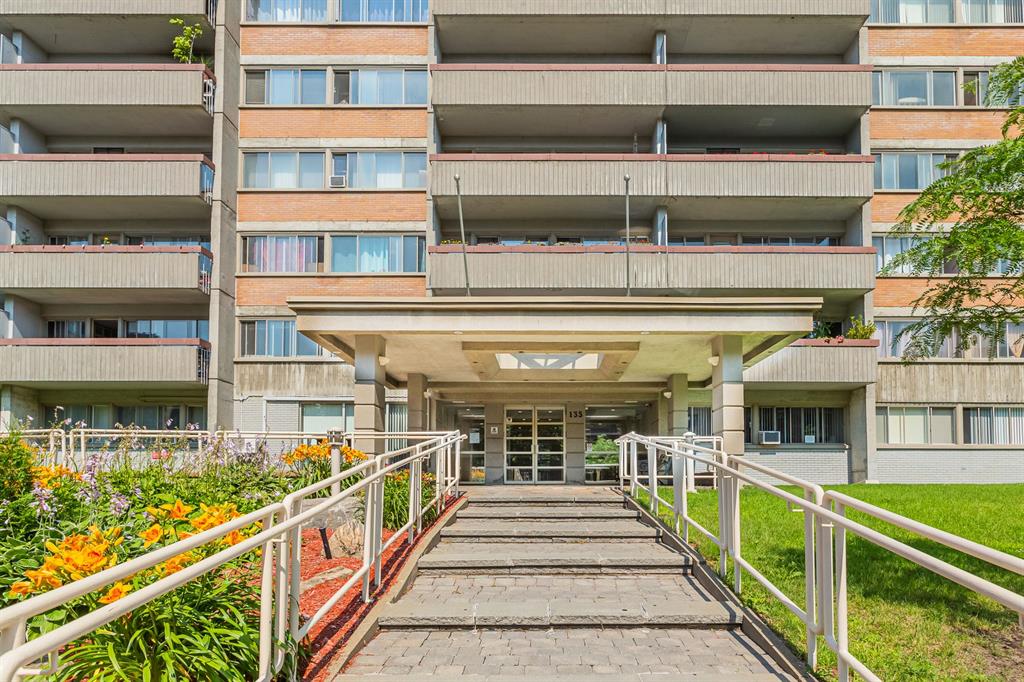 135 place côtevertu, montreal  Apartment for Rent
